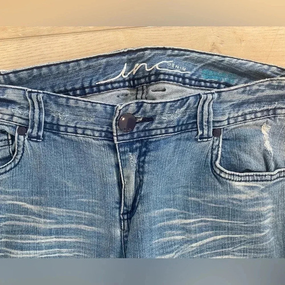 INC Women's Denim Regular Fit Skinny Leg Y2K Faded Distressed Light Wash Jeans 4 - Picture 3 of 9